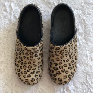 Preowned Sanita leopard Clog